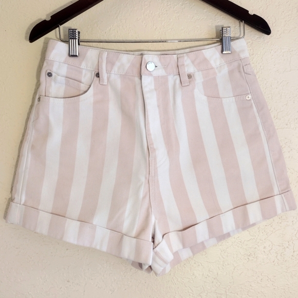 Volcom Pink And White High Rise Cuffed Shorts - Picture 2 of 6